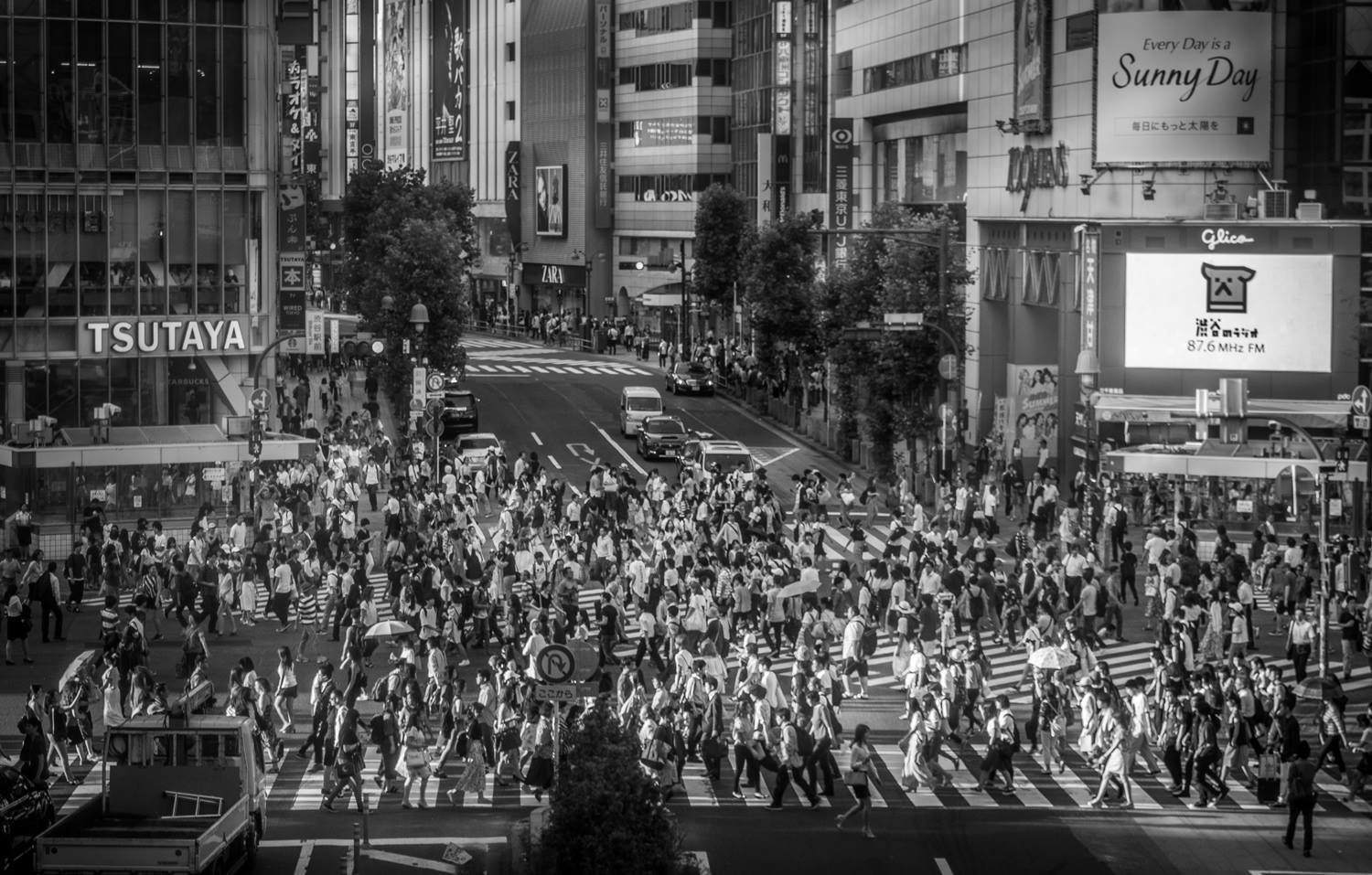 PER LE STRADE DI TOKYO: PASSATO E FUTURO